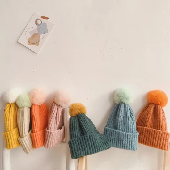 Winter-Damen-Kinder-Unisez-Strickmütze mit warmem individuellem Logo OEM&ODM, schlicht gefärbte Beanie-Mütze mit POM POM